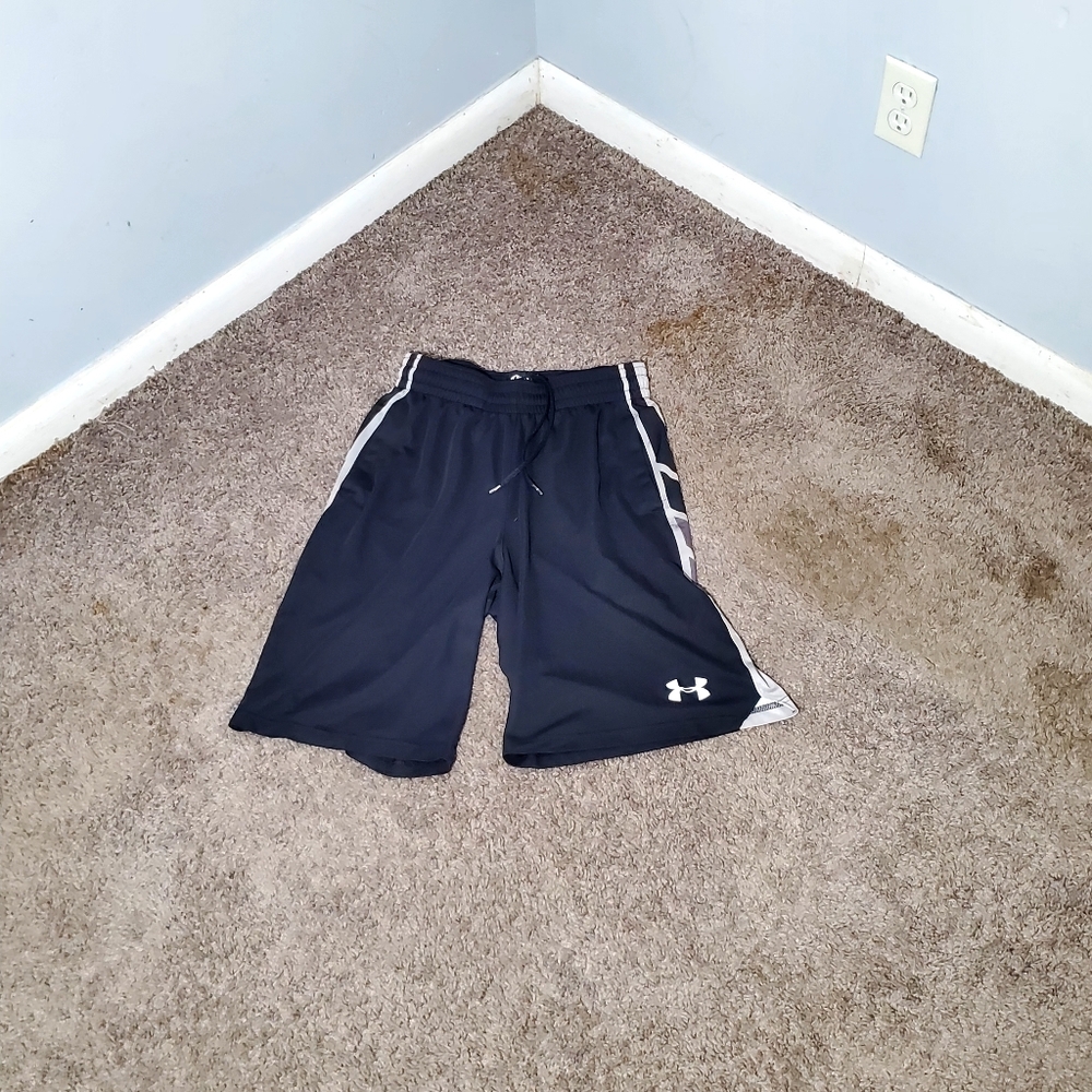 Black shorts underArmour